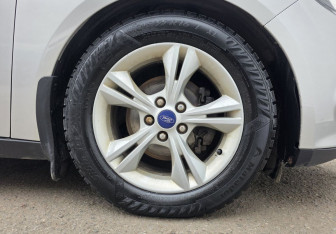 Подержанный автомобиль Ford Focus Hatchback 2012 года (17 фото)