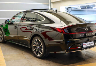 Подержанный автомобиль Hyundai Sonata 2021 года (6 фото)