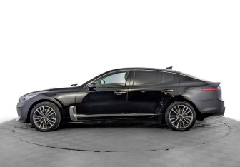 Подержанный автомобиль Kia Stinger 2019 года (8 фото)
