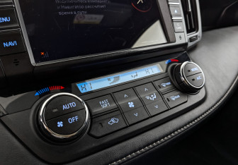 Подержанный автомобиль Toyota RAV4 2019 года (21 фото)