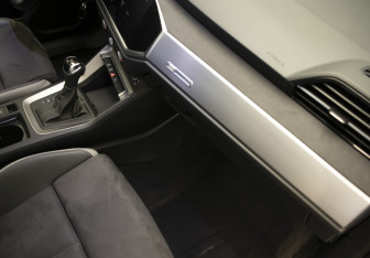 Подержанный автомобиль Audi Q3 2023 года (27 фото)