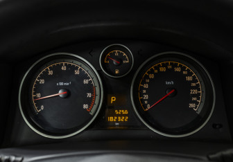 Подержанный автомобиль Opel Astra Hatchback 2008 года (11 фото)