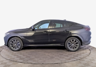 Подержанный автомобиль BMW X6 2022 года (8 фото)