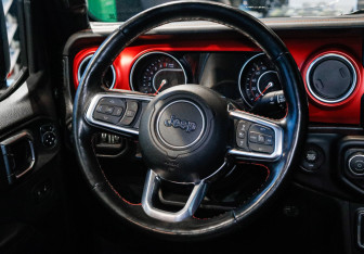 Подержанный автомобиль Jeep Gladiator 2022 года (14 фото)