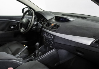 Подержанный автомобиль Renault Fluence 2011 года (9 фото)