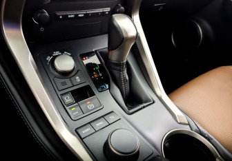 Подержанный автомобиль Lexus NX 2016 года (28 фото)