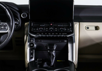 Подержанный автомобиль Toyota Land Cruiser Suv 2021 года (14 фото)