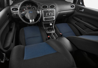Подержанный автомобиль Ford Focus Wagon 2006 года (14 фото)