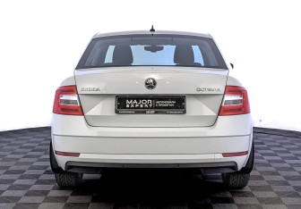 Подержанный автомобиль Skoda Octavia Liftback 2018 года (6 фото)