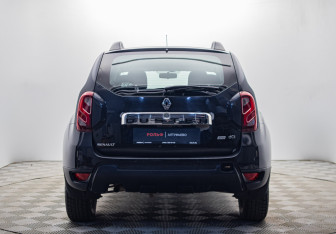 Подержанный автомобиль Renault Duster 2015 года (4 фото)