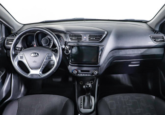 Подержанный автомобиль Kia Rio Sedan 2016 года (10 фото)