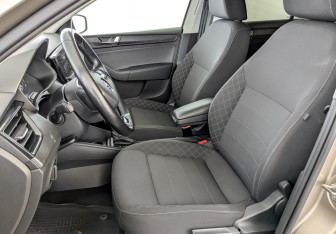 Подержанный автомобиль Skoda Rapid Liftback 2021 года (20 фото)