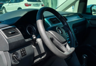 Подержанный автомобиль Volkswagen Caddy Compactvan 2020 года (13 фото)