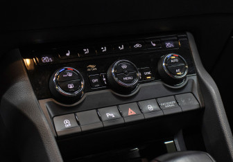 Подержанный автомобиль Skoda Karoq 2020 года (17 фото)