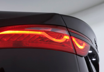 Подержанный автомобиль Jaguar XF Sedan 2017 года (20 фото)