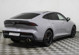 Подержанный автомобиль Changan UNI-V 2024 года (6 фото)