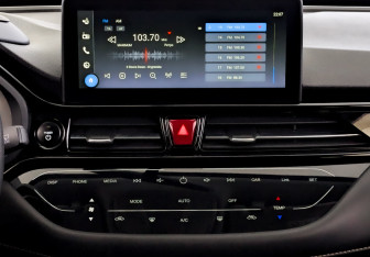 Подержанный автомобиль Москвич 3е 2023 года (15 фото)