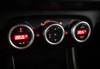 Подержанный автомобиль Alfa Romeo Giulietta Hatchback 2014 года (17 фото)