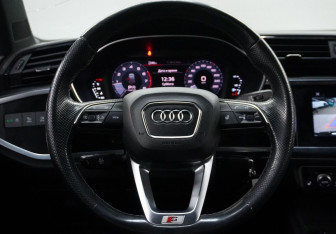 Подержанный автомобиль Audi Q3 2020 года (14 фото)