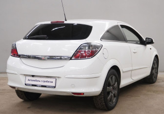 Подержанный автомобиль Opel Astra Hatchback 2010 года (5 фото)