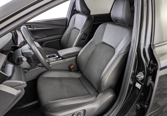 Подержанный автомобиль Toyota Camry Sedan 2024 года (20 фото)