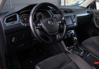 Подержанный автомобиль Volkswagen Tiguan 2017 года (13 фото)