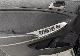 Подержанный автомобиль Hyundai Solaris Hatchback 2014 года (11 фото)