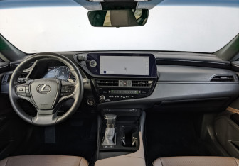 Подержанный автомобиль Lexus ES 2023 года (14 фото)