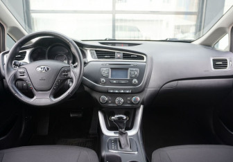 Подержанный автомобиль Kia Ceed Hatchback 2016 года (12 фото)