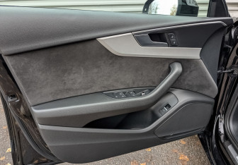 Подержанный автомобиль Audi A4 Sedan 2019 года (19 фото)