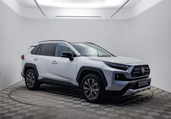 Подержанный автомобиль Toyota RAV4 2024 года (3 фото)