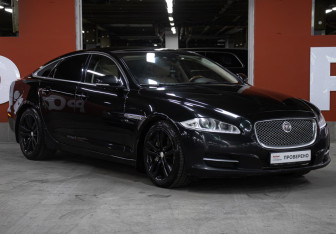 Подержанный автомобиль Jaguar XJ 2013 года (3 фото)