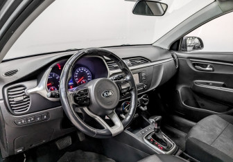Подержанный автомобиль Kia Rio Hatchback 2021 года (16 фото)