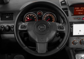 Подержанный автомобиль Opel Zafira Compactvan 2007 года (11 фото)