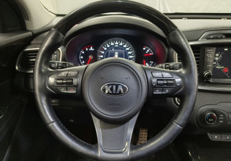 Подержанный автомобиль Kia Sorento 2016 года (13 фото)