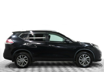 Подержанный автомобиль Nissan X-Trail 2015 года (4 фото)