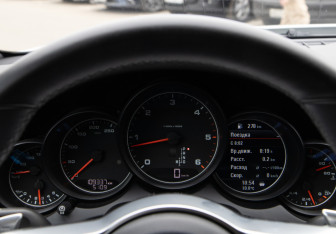 Подержанный автомобиль Porsche Cayenne 2017 года (9 фото)