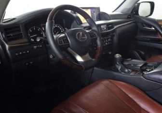 Подержанный автомобиль Lexus LX 2015 года (15 фото)