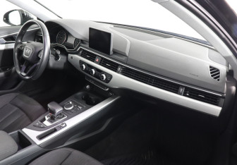 Подержанный автомобиль Audi A4 Sedan 2018 года (10 фото)