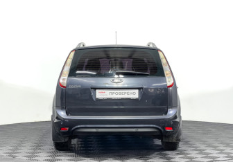 Подержанный автомобиль Ford Focus Wagon 2011 года (6 фото)