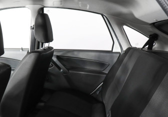 Подержанный автомобиль LADA (ВАЗ) Granta Liftback 2015 года (8 фото)