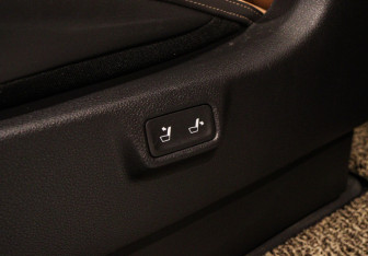 Подержанный автомобиль Kia Carnival 2020 года (11 фото)