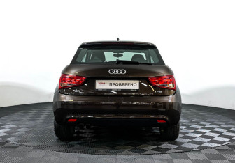 Подержанный автомобиль Audi A1 2010 года (6 фото)