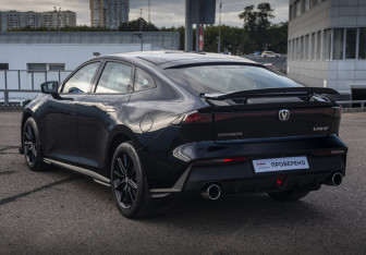 Подержанный автомобиль Changan UNI-V 2024 года (7 фото)