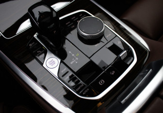 Подержанный автомобиль BMW X7 2020 года (25 фото)