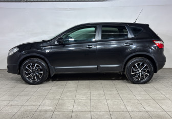 Подержанный автомобиль Nissan Qashqai 2012 года (8 фото)