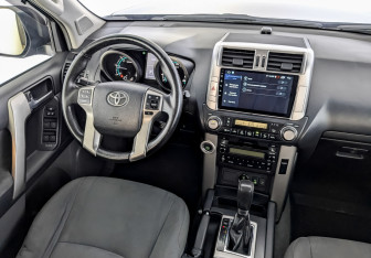 Подержанный автомобиль Toyota Land Cruiser Prado 2013 года (29 фото)