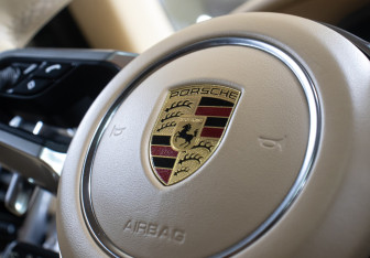 Подержанный автомобиль Porsche Cayenne 2015 года (23 фото)