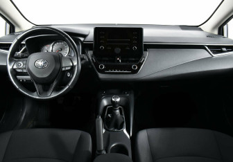 Подержанный автомобиль Toyota Corolla Sedan 2020 года (10 фото)