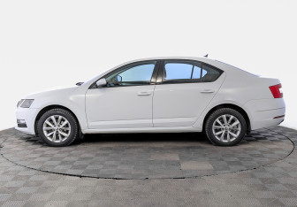 Подержанный автомобиль Skoda Octavia Liftback 2019 года (8 фото)